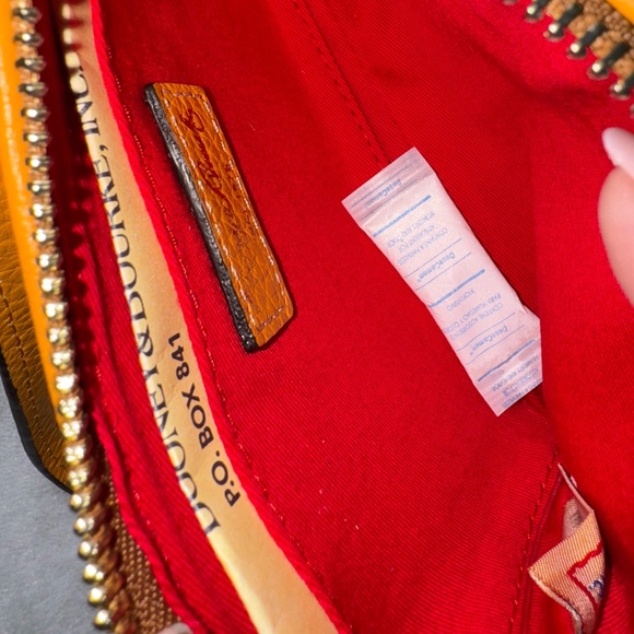 Dooney & Bourke Pebble Grain Large Wristlet/Pouch Bag NWT - Picture 5 of 10